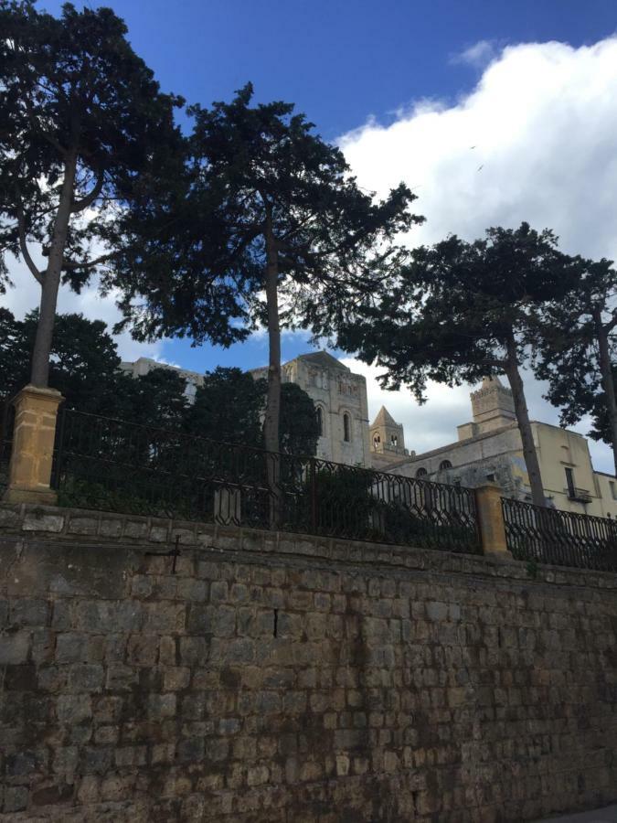 Cathedral House Apartment Cefalu Bagian luar foto